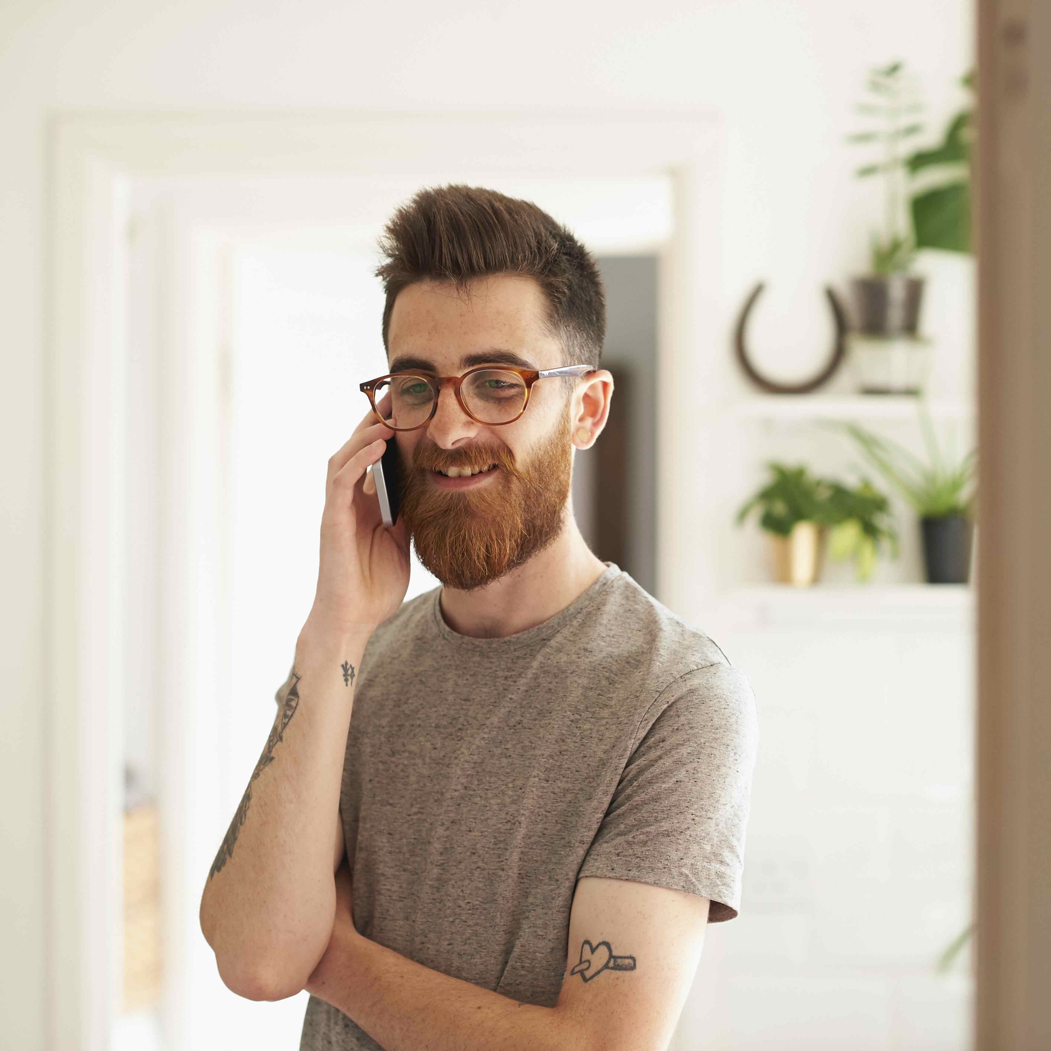 Mann Telefon Gespräch Tyczka
